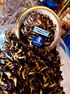 Découvrez le thé de fleurs de pois papillon bleu touche de thé