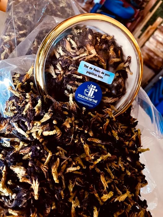 Découvrez le thé de fleurs de pois papillon bleu touche de thé